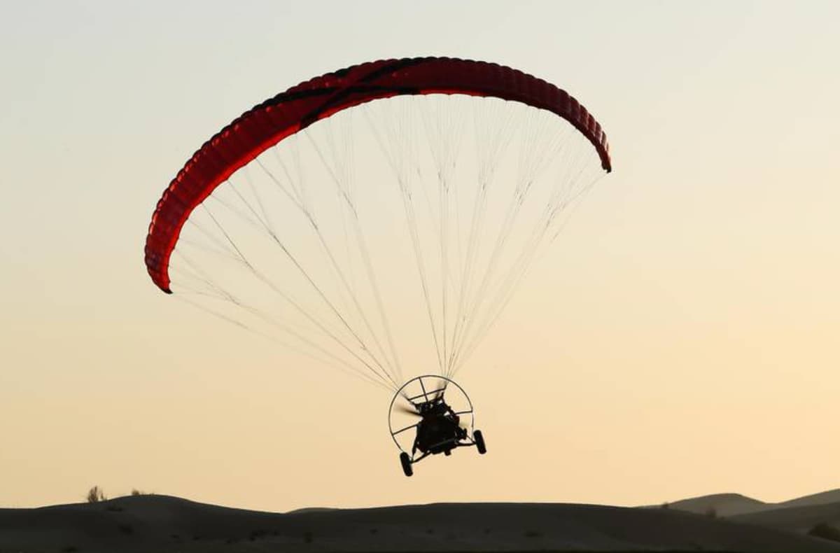20-Minute Paramotor Adventure Above Dubai Lake