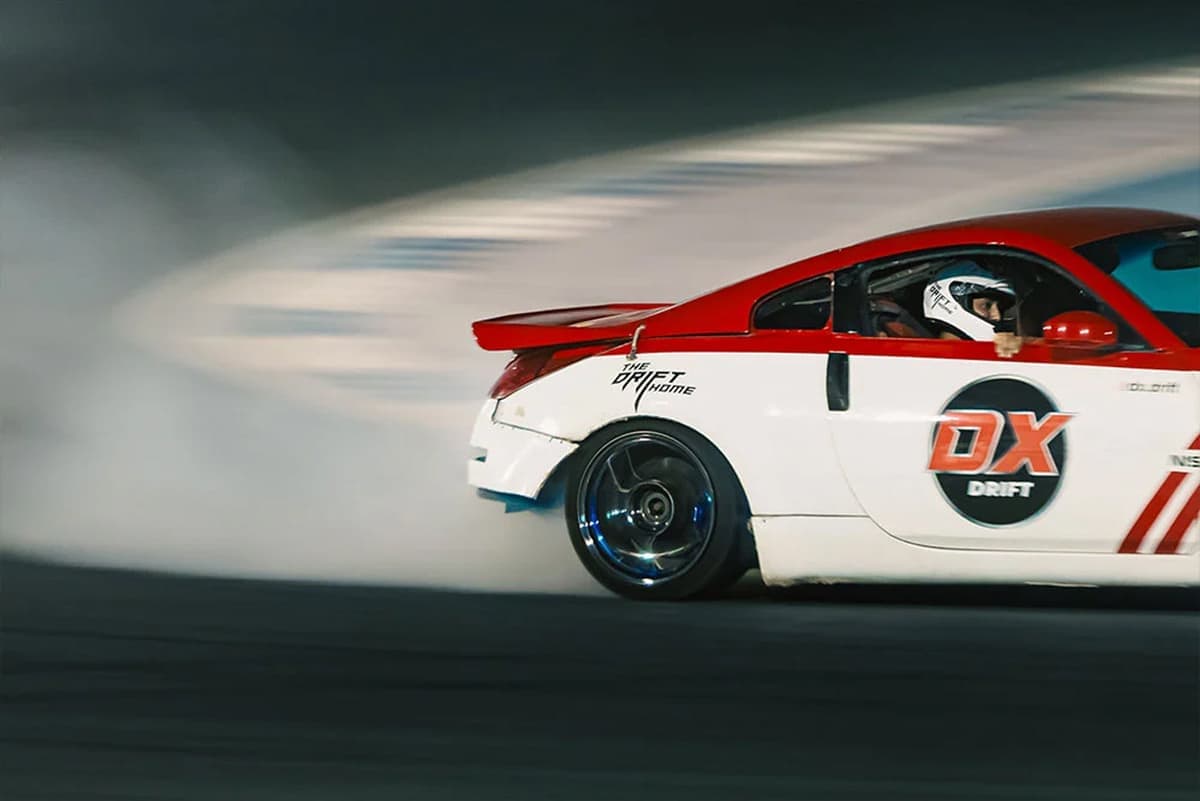 DX Drift Dubai Gift Box: Adrenaline-Filled Nissan 370Z Drift Training Experience