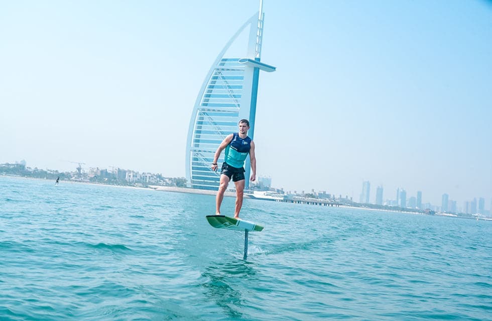 Exhilarating eFoil 30-Minute Lesson at Kitesurf School Dubai