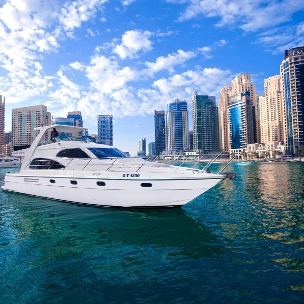 One Hour 55-Ft Yacht Rental Royal Vincy for Up to 22 People