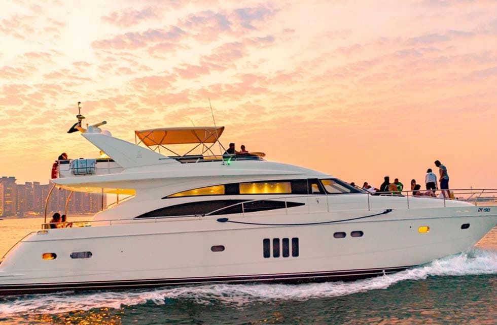 Enjoy 90-Min Dinner Cruise for 2, Dubai Marina – Live Music