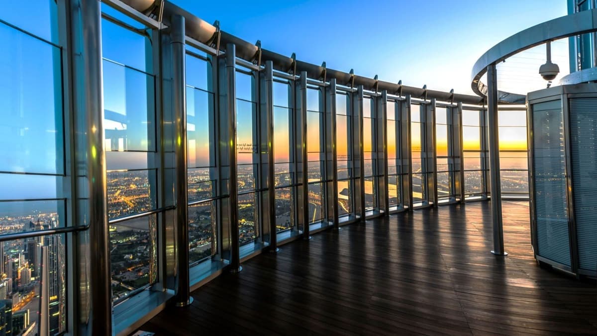Experience Sunset @ Burj Khalifa At The Top & Drinks at The Café for Two