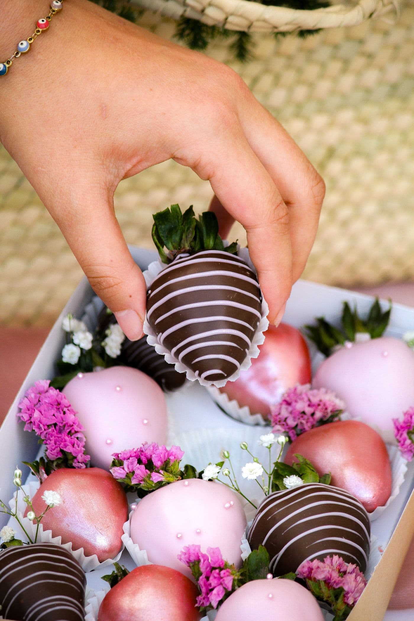 Dipped Strawberry Box