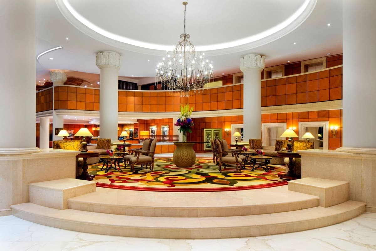 One Night Stay with Breakfast & Dinner for Two in Dubai Marina/JBR